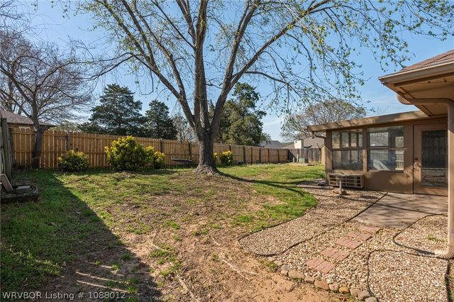 1711 Somerset Way, Van Buren, AR 72956