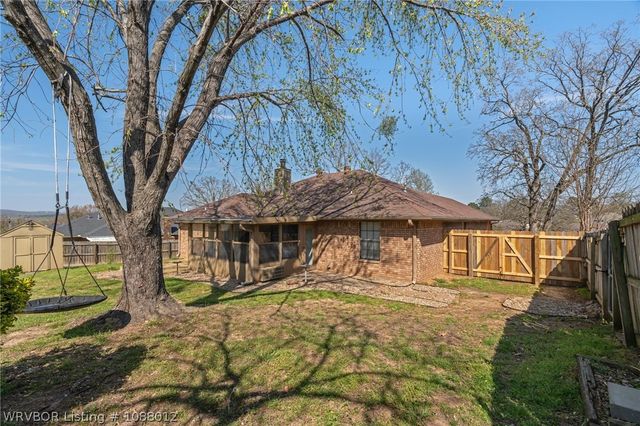 1711 Somerset Way, Van Buren, AR 72956