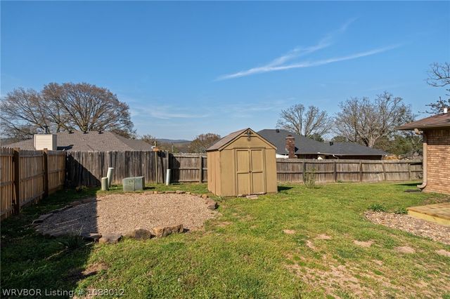 1711 Somerset Way, Van Buren, AR 72956