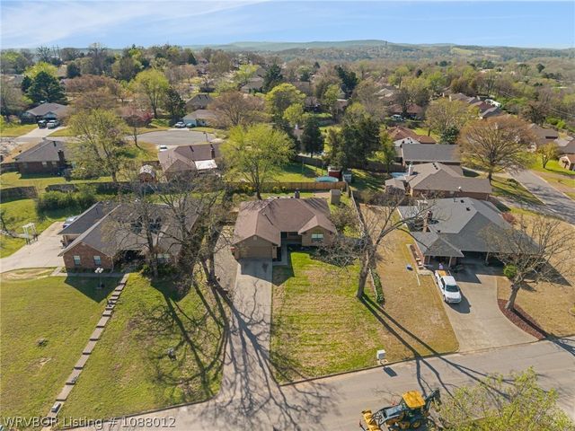 1711 Somerset Way, Van Buren, AR 72956