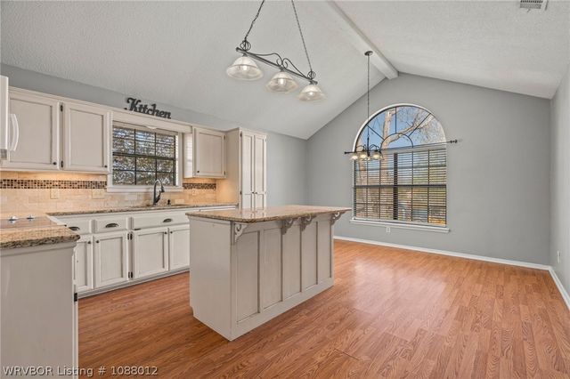 1711 Somerset Way, Van Buren, AR 72956