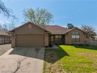 1711 Somerset Way, Van Buren, AR 72956