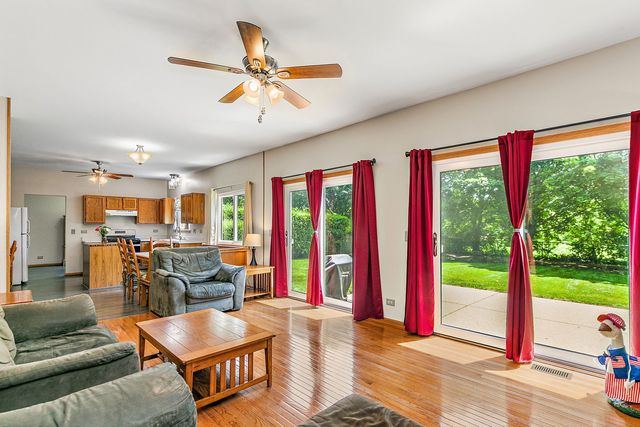 3880 Peartree Drive, Lake In The Hills, IL 60156