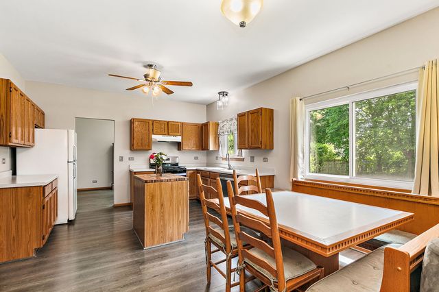 3880 Peartree Drive, Lake In The Hills, IL 60156