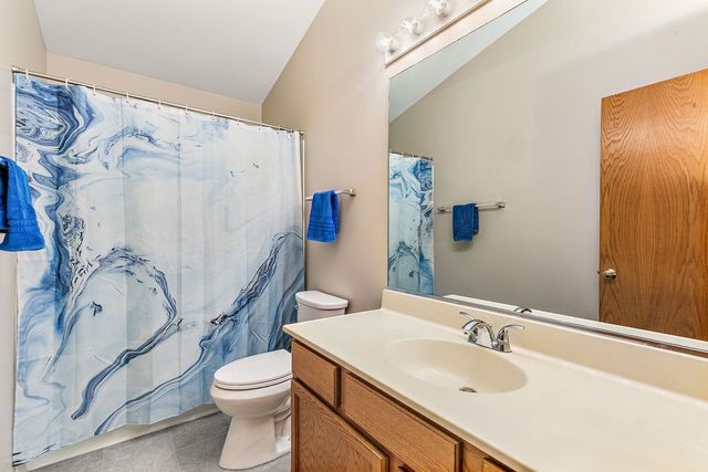 3880 Peartree Drive, Lake In The Hills, IL 60156
