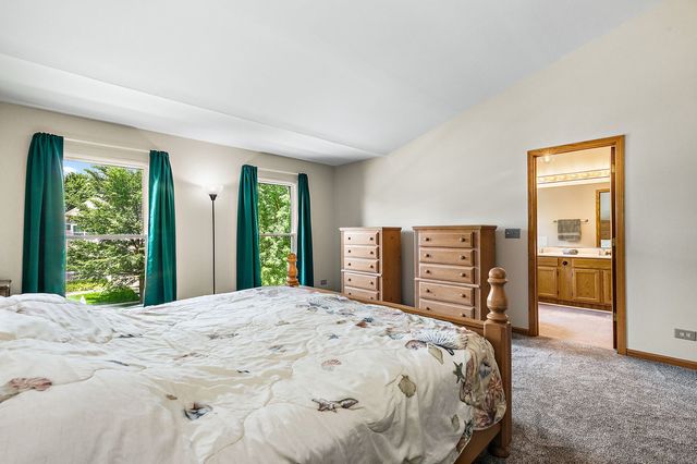 3880 Peartree Drive, Lake In The Hills, IL 60156