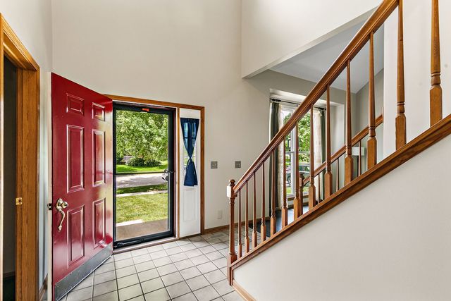 3880 Peartree Drive, Lake In The Hills, IL 60156