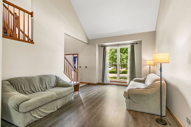 3880 Peartree Drive, Lake In The Hills, IL 60156