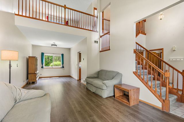 3880 Peartree Drive, Lake In The Hills, IL 60156