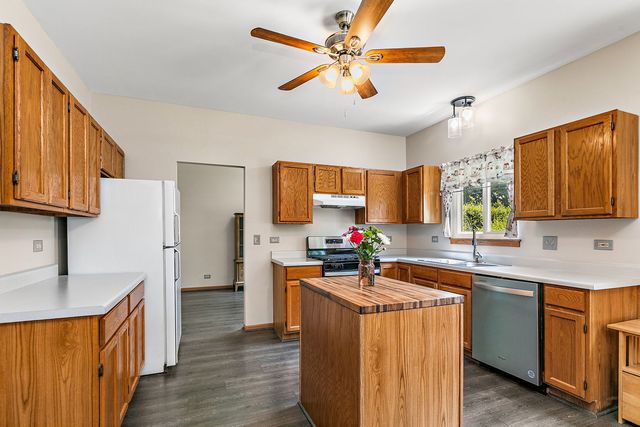 3880 Peartree Drive, Lake In The Hills, IL 60156