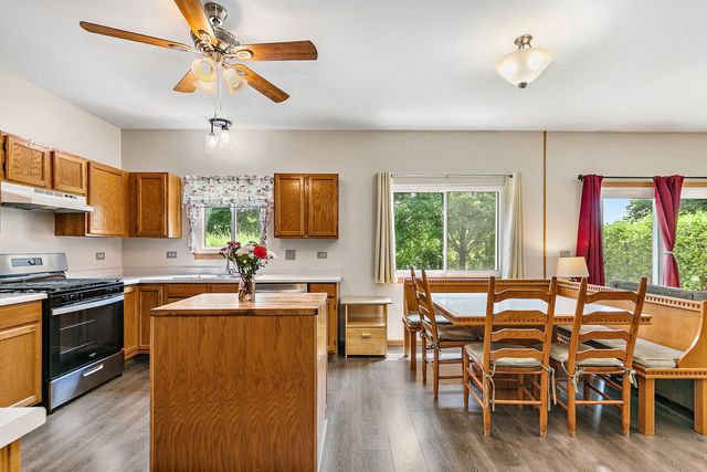 3880 Peartree Drive, Lake In The Hills, IL 60156