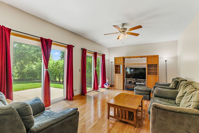 3880 Peartree Drive, Lake In The Hills, IL 60156