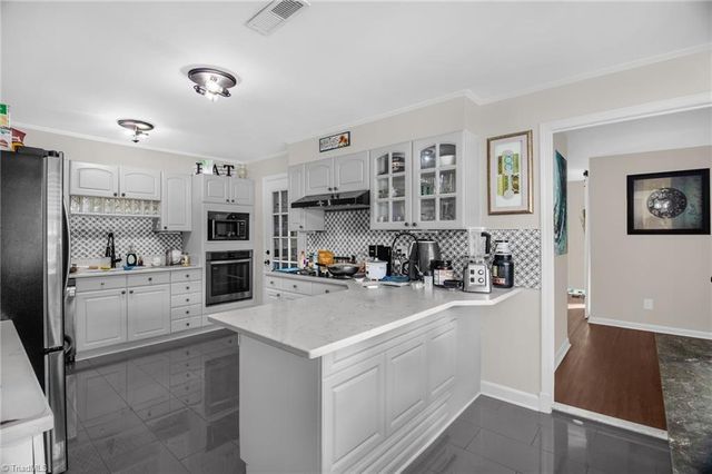 3917 W Friendly Avenue, Greensboro, NC 27410