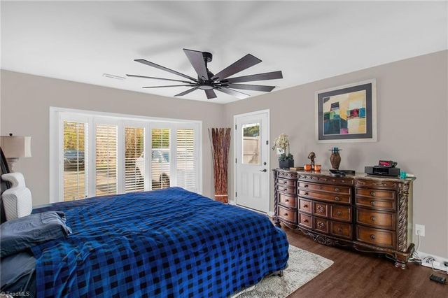 3917 W Friendly Avenue, Greensboro, NC 27410