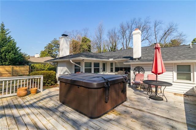 3917 W Friendly Avenue, Greensboro, NC 27410