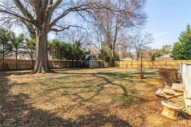 3917 W Friendly Avenue, Greensboro, NC 27410