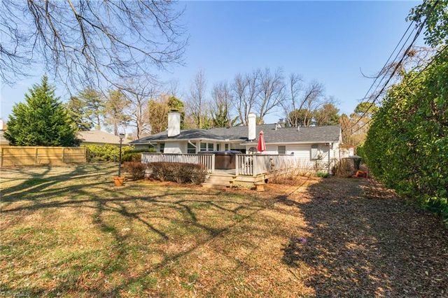 3917 W Friendly Avenue, Greensboro, NC 27410