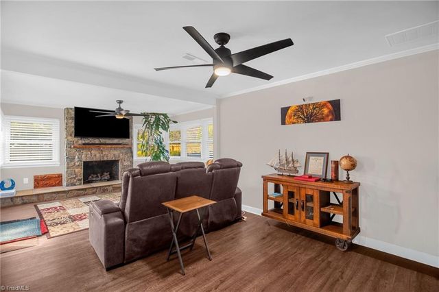 3917 W Friendly Avenue, Greensboro, NC 27410