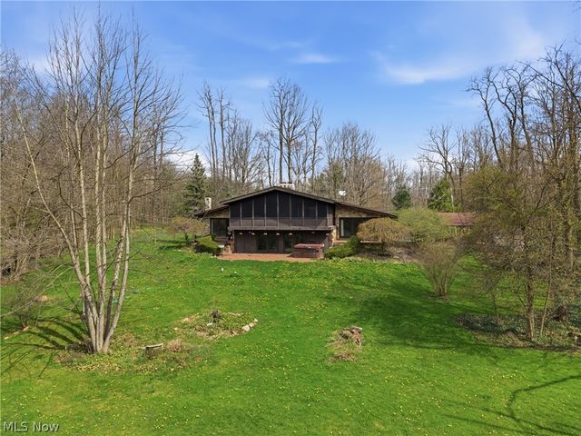 9715 Stafford Road, Chagrin Falls, OH 44023