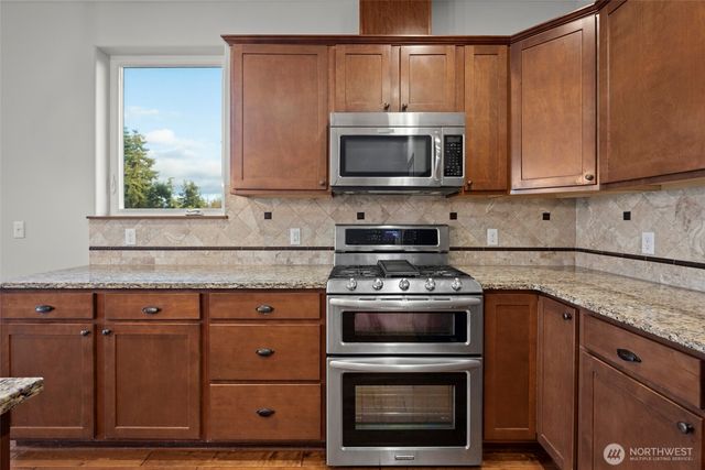 3008 SW Fairway Point Drive, Oak Harbor, WA 98277