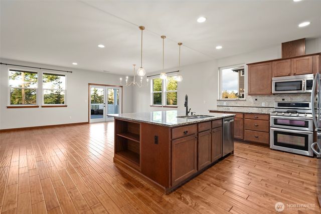 3008 SW Fairway Point Drive, Oak Harbor, WA 98277