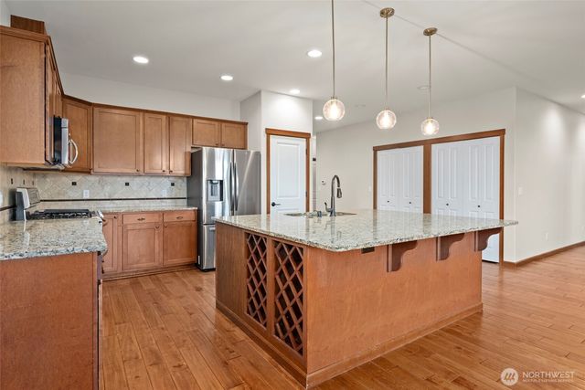 3008 SW Fairway Point Drive, Oak Harbor, WA 98277