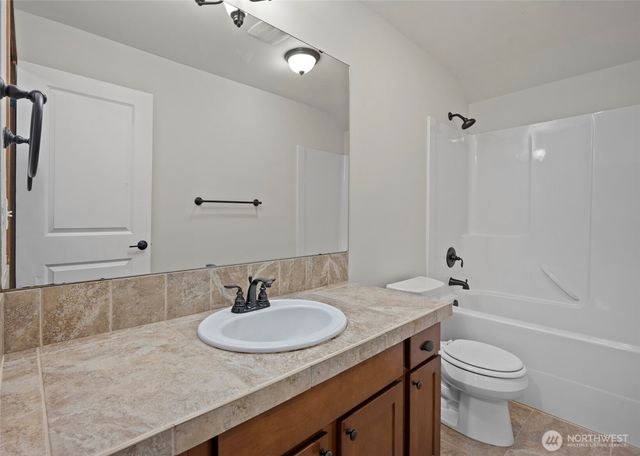 3008 SW Fairway Point Drive, Oak Harbor, WA 98277