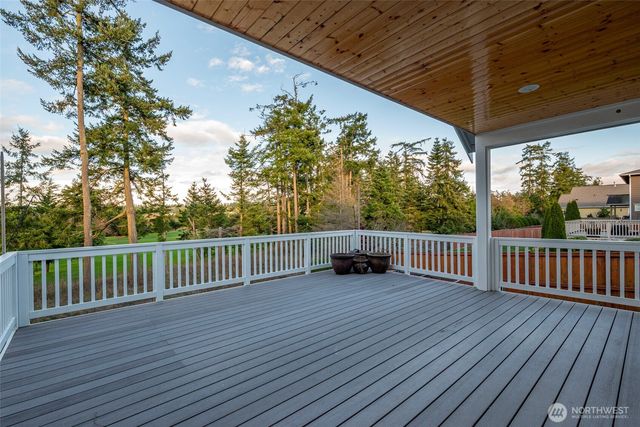 3008 SW Fairway Point Drive, Oak Harbor, WA 98277