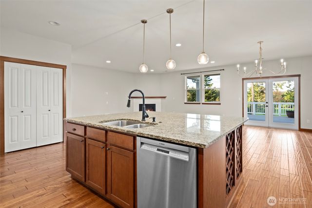 3008 SW Fairway Point Drive, Oak Harbor, WA 98277