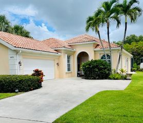 4975 Garden Dr, Delray Beach, FL 33445
