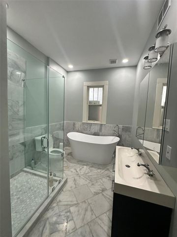 2206 Bernardo De Galvez Avenue, Galveston, TX 77550