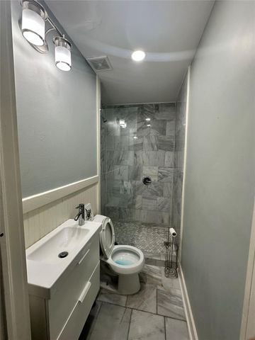 2206 Bernardo De Galvez Avenue, Galveston, TX 77550