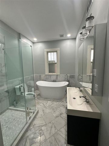 2206 Bernardo De Galvez Avenue, Galveston, TX 77550