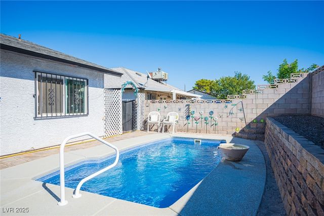 532 East Rolly Street, Henderson, NV 89011