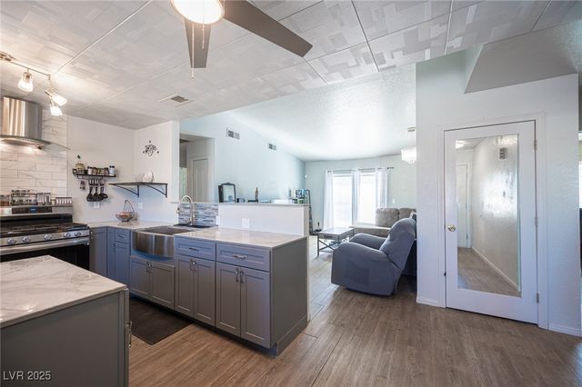 532 East Rolly Street, Henderson, NV 89011