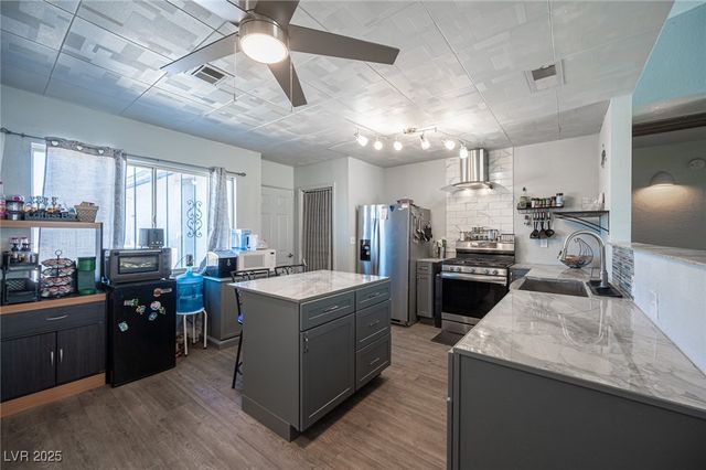 532 East Rolly Street, Henderson, NV 89011