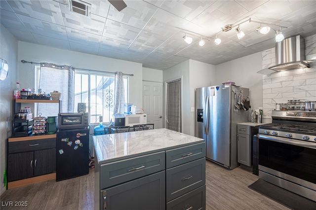 532 East Rolly Street, Henderson, NV 89011