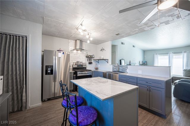 532 East Rolly Street, Henderson, NV 89011