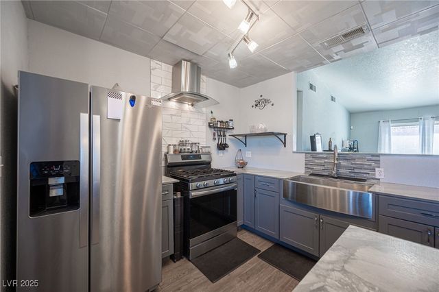 532 East Rolly Street, Henderson, NV 89011