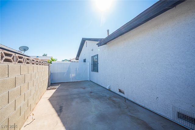 532 East Rolly Street, Henderson, NV 89011