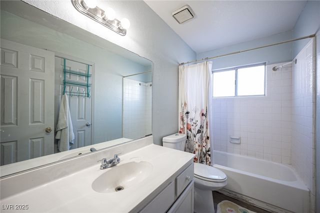 532 East Rolly Street, Henderson, NV 89011