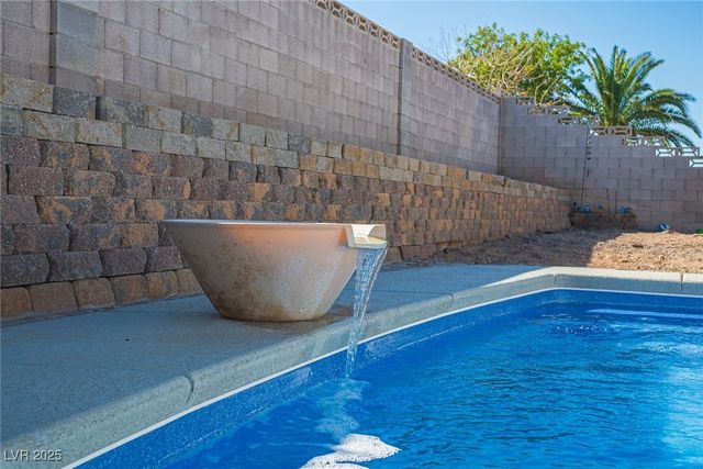 532 East Rolly Street, Henderson, NV 89011