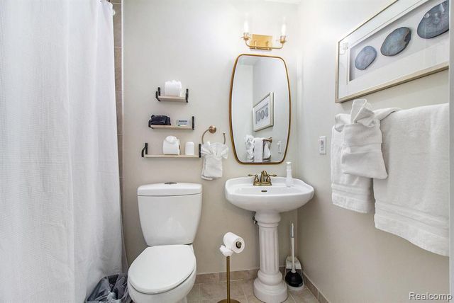 155 N Main Street, Clarkston, MI 48346