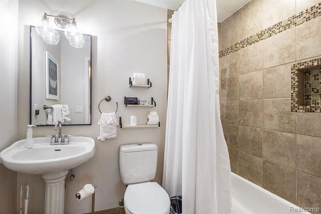 155 N Main Street, Clarkston, MI 48346