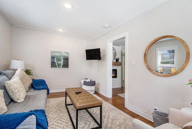 155 N Main Street, Clarkston, MI 48346