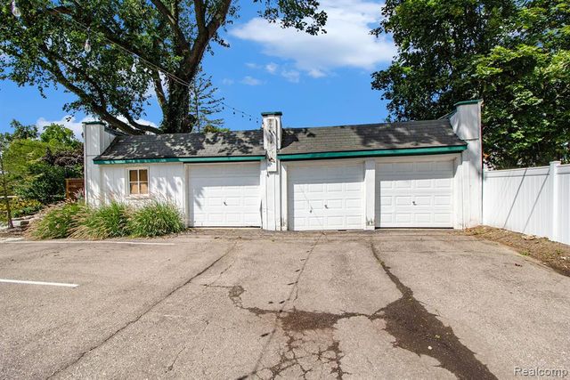 155 N Main Street, Clarkston, MI 48346