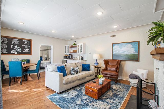 155 N Main Street, Clarkston, MI 48346