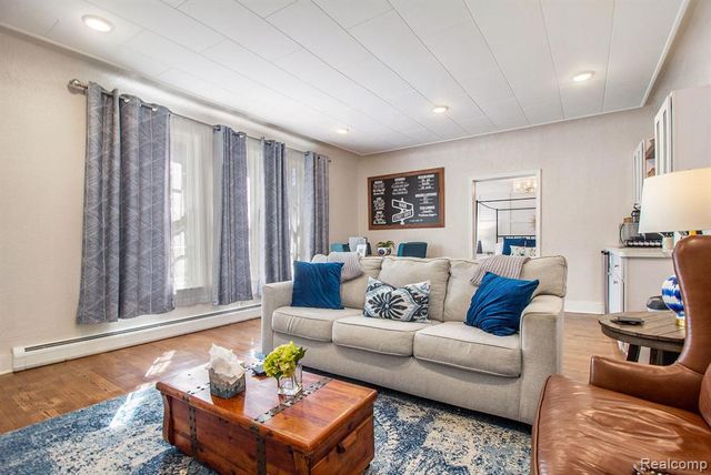 155 N Main Street, Clarkston, MI 48346