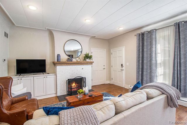 155 N Main Street, Clarkston, MI 48346