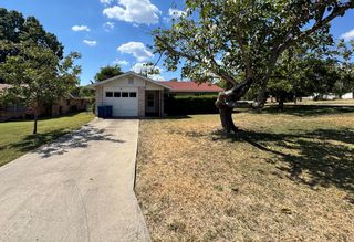 719 Lake Dr, Kerrville, TX 78028